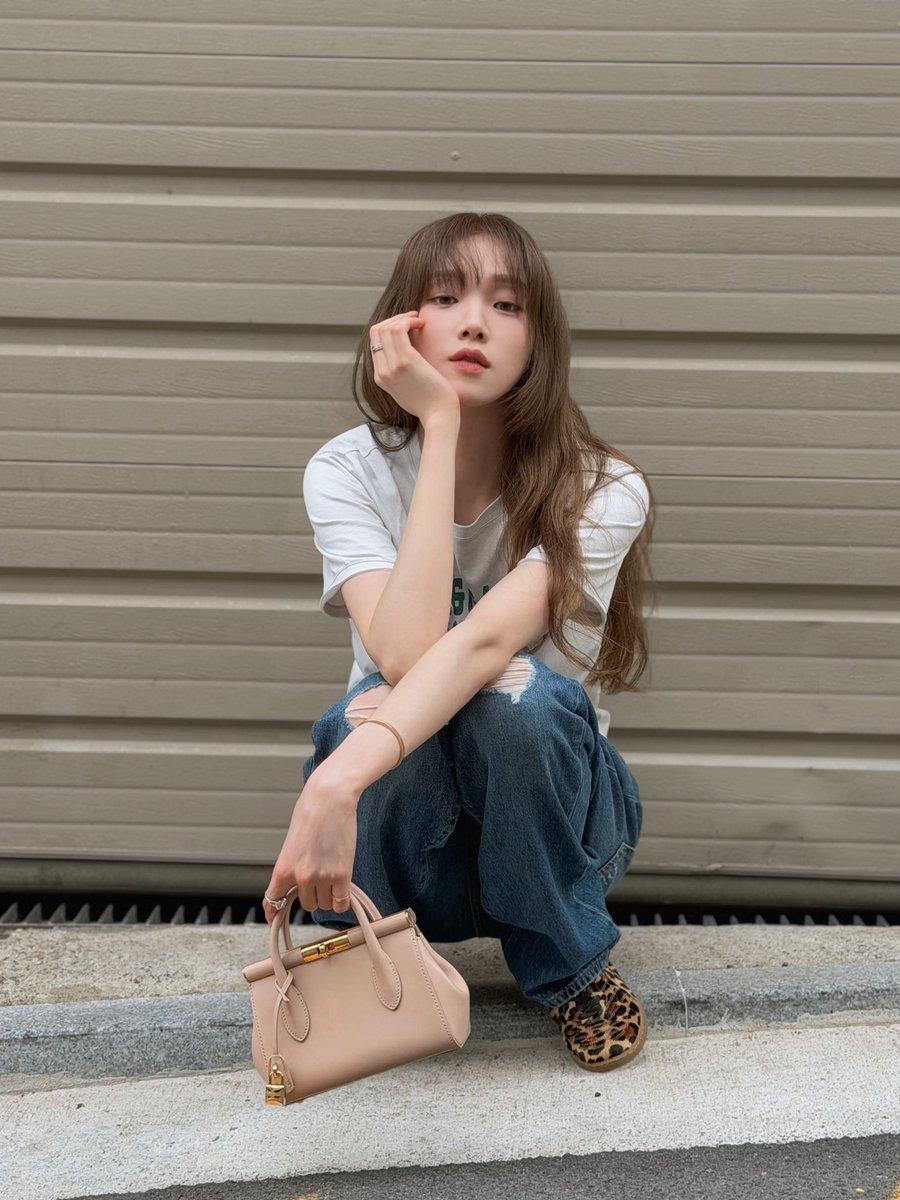 soda__b's tweet photo. 260608 #이성경 인스타

🤍 @ dolcegabbana @ diadora # DGxDiadora https://t.co/3JOISOcX84