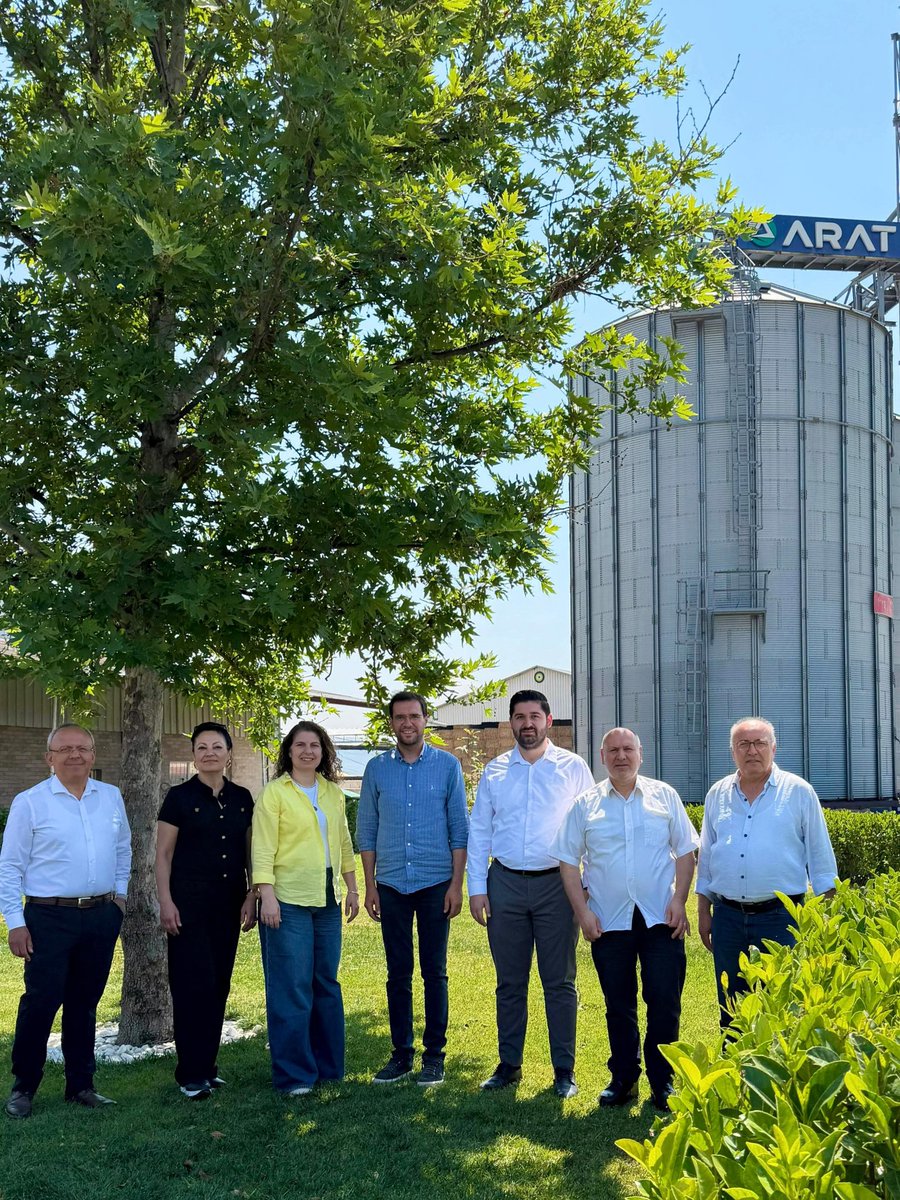 mnevvertekasla1's tweet photo. 📌 Pamukkale
Ak Parti Pamukkale Meclis üyesi arkadaşlarımızla birlikte meclis üyesi arkadaşımız Enderay Bozbay 'ın işletmesi olan #Arat Tarım ve Hayvancılıkta ziyaret ettik.
Nazik misafirperverlikleri için teşekkür ediyorum.. https://t.co/7NVBey0uMj