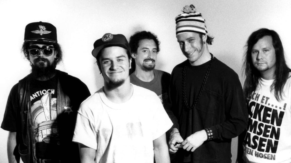 hitosdelrock's tweet photo. 08-06-1992: La banda norteamericana Faith No More edita su cuarto disco de estudio "Angel Dust", con temas como "Midlife Crisis", "Land Of Sunshine" o "Everything's Ruined". Comercialmente es el álbum más exitoso del grupo, y fue el último grabado con el guitarrista Jim Martin https://t.co/GlKfvBvyKC