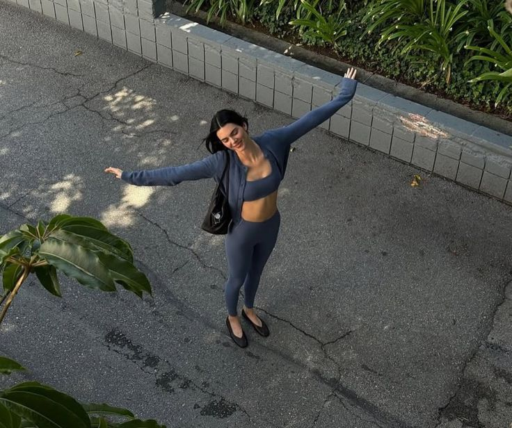 archivekend's tweet photo. monday motivation by kendall jenner https://t.co/JSxjay6lwj