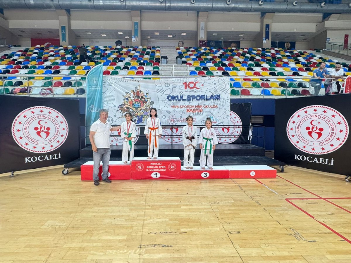 GSB_Kocaeli's tweet photo. 🥋2025-2026 #OkulSporları Minikler Judo (Kız-Erkek) İl Birinciliği Müsabakaları tamamlanmış olup dereceye giren sporcularımıza ödülleri takdim edilmiştir.🏅

Sporcularımızı tebrik eder başarılarının devamını dileriz.👏

📍İzmit Şehit Polis Recep Topaloğlu Spor Salonu https://t.co/rf9504olMi