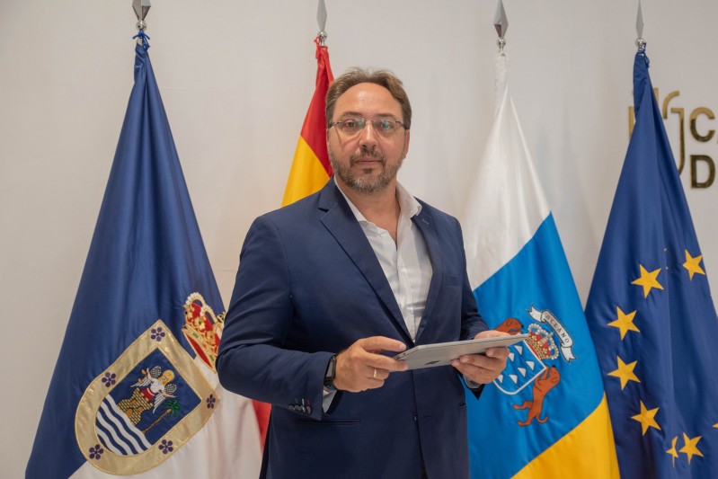 ElTimeLaPalma's tweet photo. CC en el Cabildo de La Palma apoya declarar profesión de riesgo a la Policía Nacional y la Guardia Civil https://t.co/YKPvarcxvD #lapalma #eltime #noticias #canarias https://t.co/taau5ufJZB