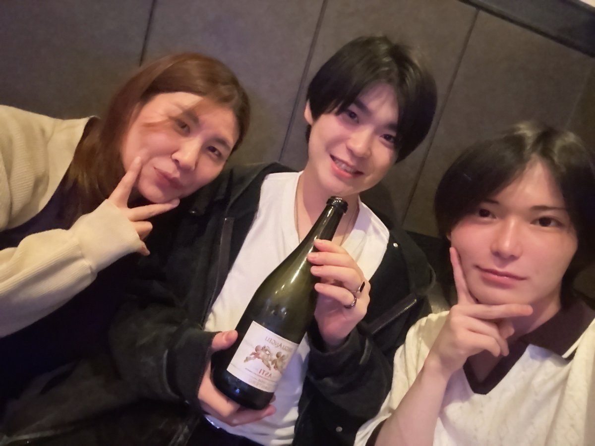 ryu_notssbu_2's tweet photo. 初対面なのにアスティ（シャンパンと言うとうるさい人が来るので言わないでおく）入れてくれたわ‼️
ありがとう‼️俳優‼️俺も俳優やるから‼️待ってて‼️‼️‼️‼️‼️‼️‼️
@skt_koki https://t.co/Lco5G0ir2e