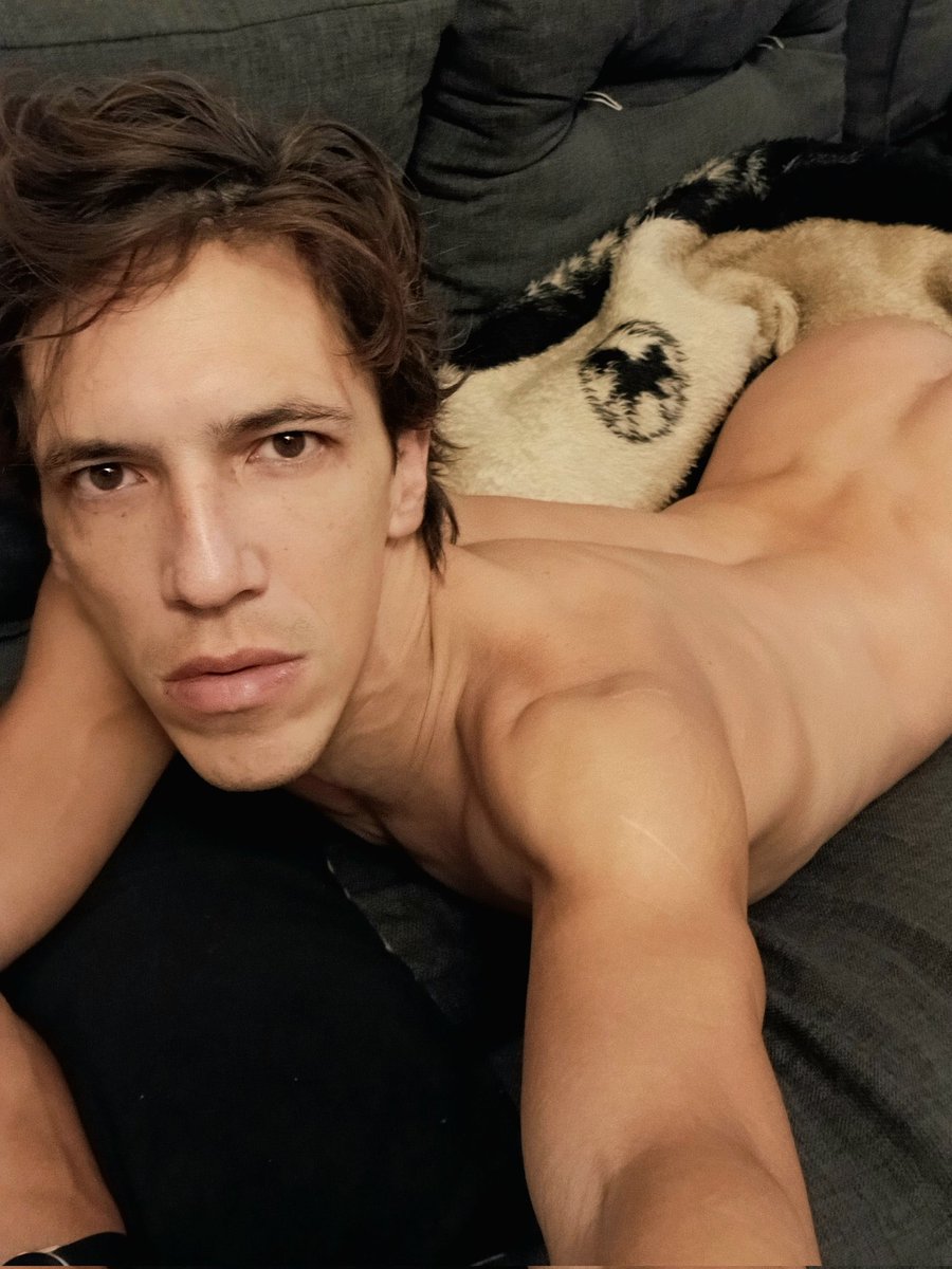 bloderush's tweet photo. Moción para prohibir trabajar los dias de lluvia.
#twink #nude #men #gaymodel https://t.co/I5hmishg2b