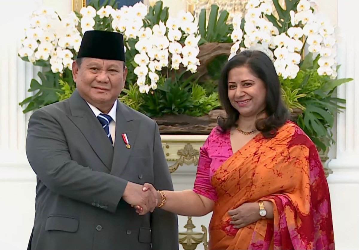 SLinIndonesia's tweet photo. The Ambassador of the Democratic Socialist Republic of Sri Lanka to the Republic of Indonesia Sashikala Premawardhane, presented her Letters of Credence to the President of the Republic of Indonesia Prabowo Subianto on 8 June 2026. 

Read more: https://t.co/j7LeFeOdP3 https://t.co/Q1FmIERwNG