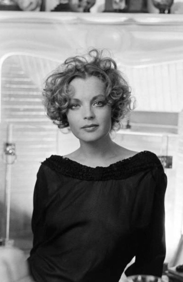 IArtioli's tweet photo. Romy Schneider https://t.co/TBWDLrFjDQ