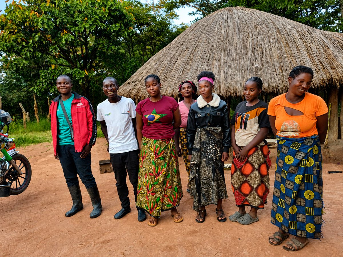 AgriEn_Network's tweet photo. The Last Mile Farmer: Meet Slyvester 🌱
Far from markets. Not far from possibility.
Slyvester Kamfwa says:
“Now my mind is clearer. The way I farm this year is different.”

AgriEn connects last mile farmers to knowledge that changes how they farm and what they can become. https://t.co/rm221dDNPz