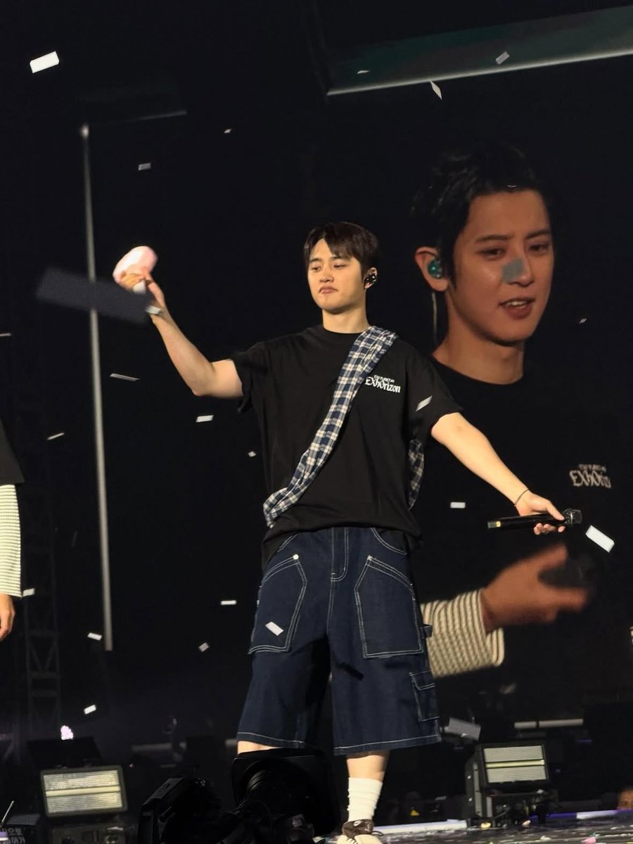 kyungsoo12_27's tweet photo. Chanyeol and Kyungsoo with each other watermark 😌😌 https://t.co/4tsQ4RK1tS