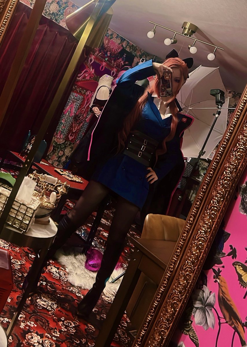 tororo_mountain's tweet photo. 折角だから全身載せちゃうわ〜💋
おっπが重くて暑くていつも汗なんかほぼかかないのにビシャビシャでした😂
(後ろでゆめぼのがマネキンに絡み中) https://t.co/Tt8bI8C0ZK
