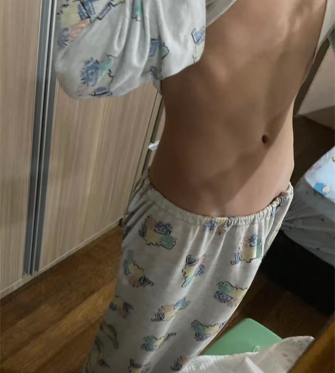 Jonathantth0's tweet photo. #waist #stomach #腰 #ウエスト #腹筋 https://t.co/5ao4yeureB