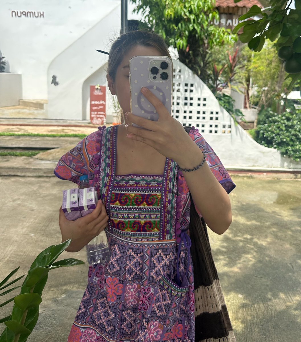 imamonalisagirl's tweet photo. สีม่วงเข้าเส้นมากกกก ชุดมอญก็เดินข้ามไปซื้อฝั่งพม่า แต่ก็เลือกสีม่วงอยู่ดี 55555555555 https://t.co/0P2Snq21hd