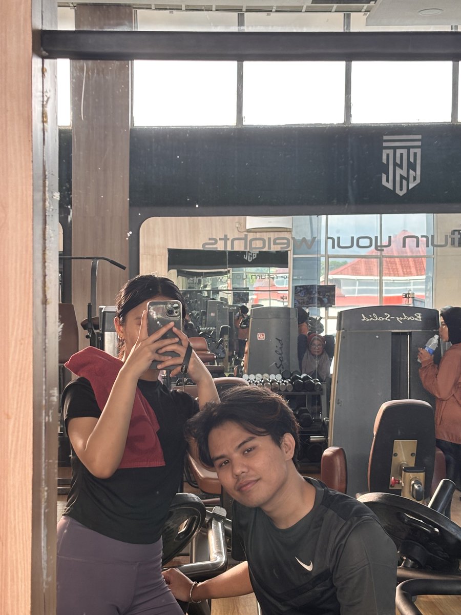 shitmetski's tweet photo. Dua bocah nakal menggoyangkan Gunung Pangilun😛 https://t.co/rKDBfOJtNF