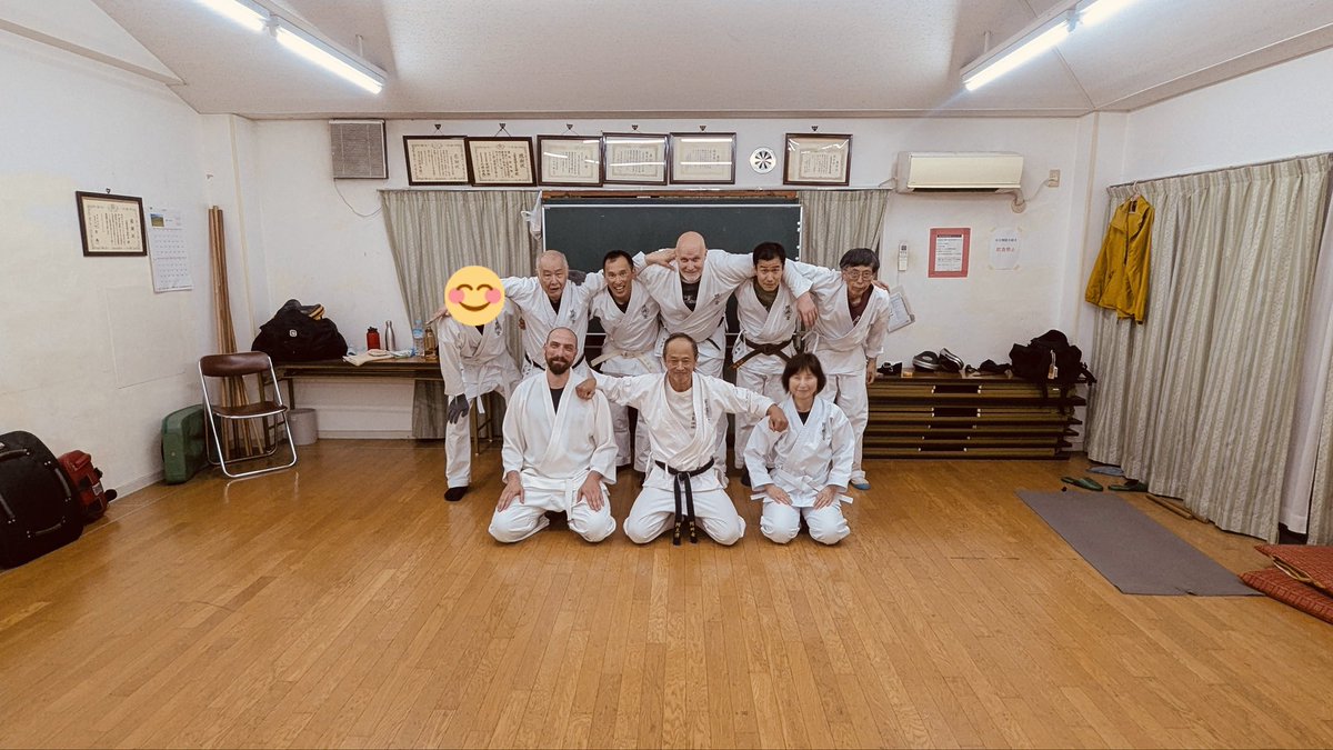 AunkaiT's tweet photo. 2026.6.6 昨年初めて稽古に参加したイギリスの合気道家の方が、再度稽古に参加。
昨年体験した事が大きく印象に残っていた様で、今回も真剣に、楽しんで😉課題に取り組んでいきました。

#武術 #武道 #格闘技 #重心 #丹田 #internalpower #aunkai https://t.co/ohWSXnxpDp