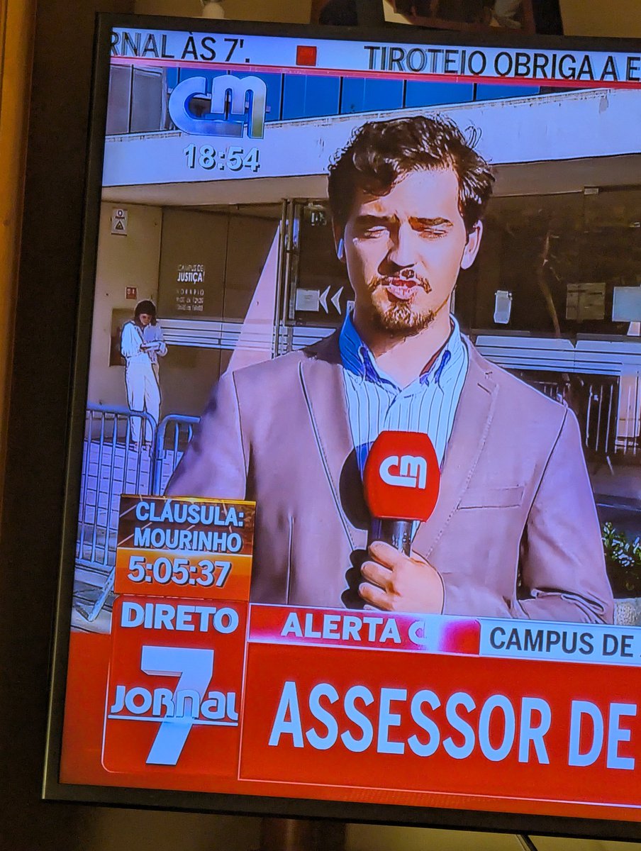 ResingaoM's tweet photo. @sandragomes2000 Chegaste a ter isto 😅
Ainda vão dizer que o Papa esteve em Madrid só por causa das eleições e do Mourinho. https://t.co/4xKJjFGJhe