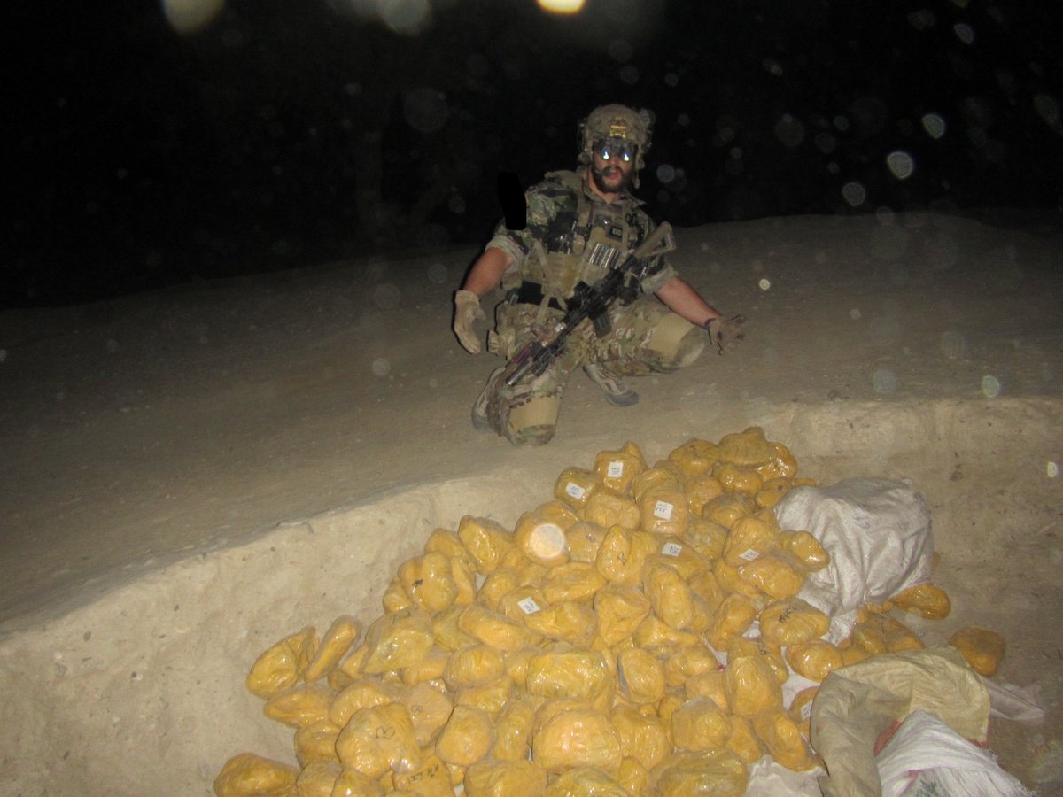 LigmaTSPro's tweet photo. @MattNielsen89 @alisonblair77 @CharlesBFarr @JoshOnAir Still unsure? Let's try again: Me getting ready to destroy massive TBan drug cache, or skateless hockey? https://t.co/gth0EzllfU