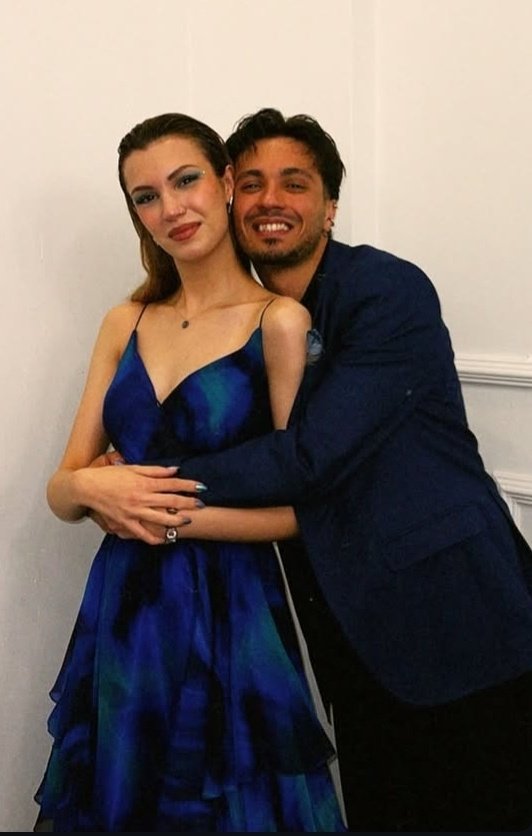 batulover's tweet photo. Şimdi bu fotoğrafın sahipleri bu ikili mi???? https://t.co/9HRzCz5n0y