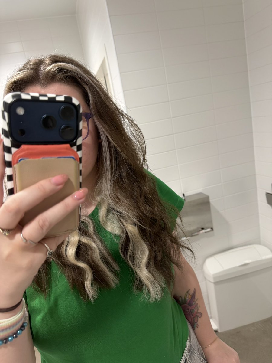 aedonshine's tweet photo. // have a lil munday from me and my nice hair day ft. the work bathroom xo https://t.co/9iXqR1npN1