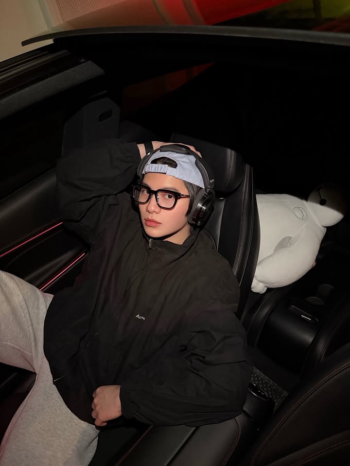 EstforWilliam's tweet photo. [080626]
📸 IG post update: williamjkp

🔗https://t.co/pNec3HuDny
Who's behind me?

———
@Williamjkp1 #williamjkp https://t.co/7AsYNoCvai
