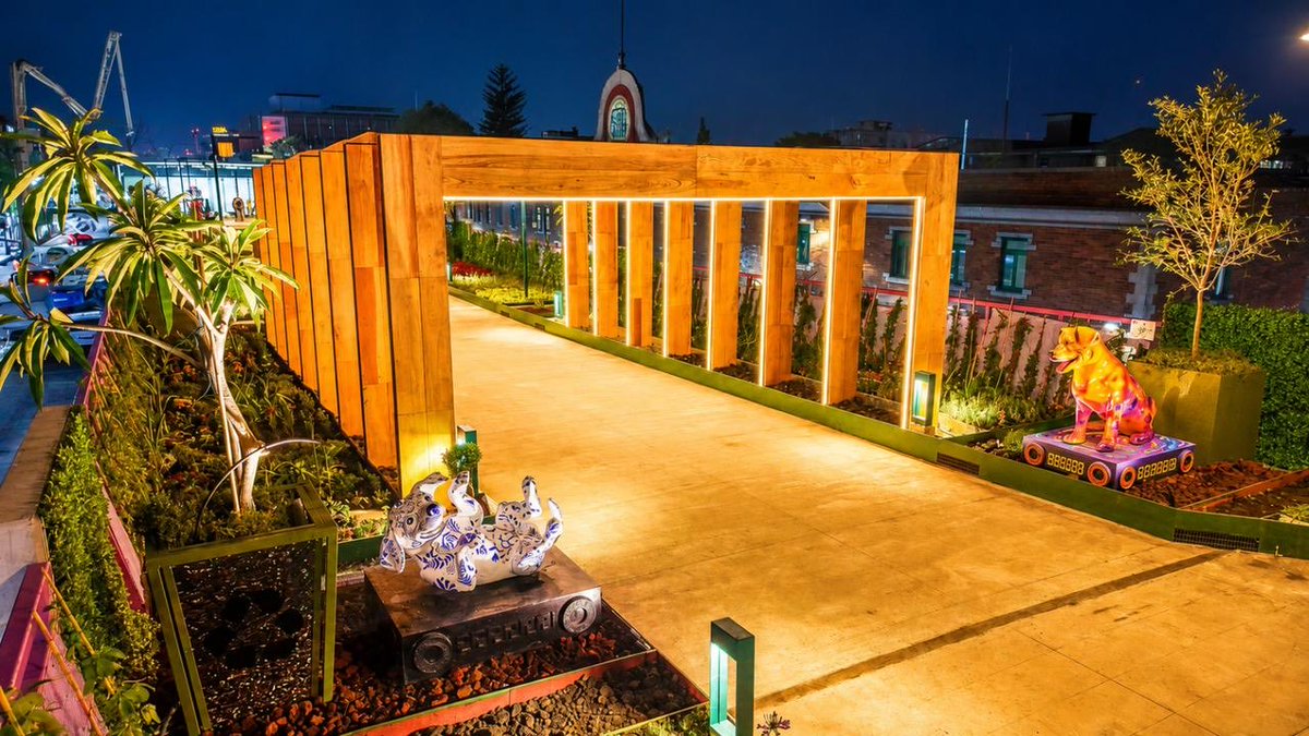 SOBSECDMX's tweet photo. Así luce el nuevo Jardín Flotante Tlallipan, que construimos desde la #SOBSE sobre Calzada de Tlalpan, el cual cuenta con más de 900 luminarias nuevas a lo largo de 2 kilómetros, entre postes, proyectores, bolardos y luminarias instaladas en pérgolas. https://t.co/Hr2w1z2Kaq