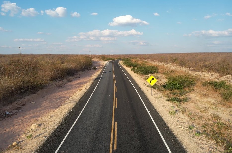 leosobrals's tweet photo. A gestão liderada pelo governador Rafael Fonteles vai entregar, nos próximos dias, mais uma estrada novinha que liga o Piauí ao Ceará, fortalecendo a integração regional e criando novas oportunidades para quem vive e trabalha na região. https://t.co/c4weLoQWja