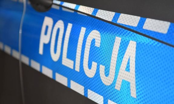 PBialska's tweet photo. 🚨Wczoraj zarzuty usłyszał 19-latek zatrzymany w związku ze śmiercią 16-latki. 

Policjanci ujawnili ciało nastolatki, po zgłoszeniu dotyczącym braku kontaktu bliskich z dziewczyną. Już wstępne czynności potwierdziły, że do śmierci przyczyniły się osoby trzecie. https://t.co/hsPBemIM81