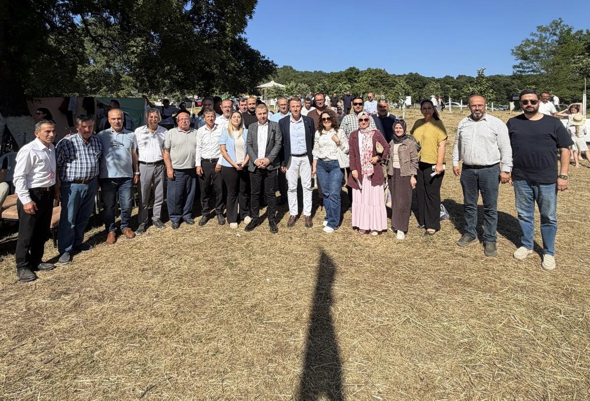 AKPARTICKALE17's tweet photo. İl Başkanımız Abdurrahman Kuzu, İl ve İlçe Yöneticilerimiz, Çanakkale Karadenizliler Derneği tarafından geleneksel olarak düzenlenen Karadenizliler Şenliğine katıldı. https://t.co/jBswt1TtS5