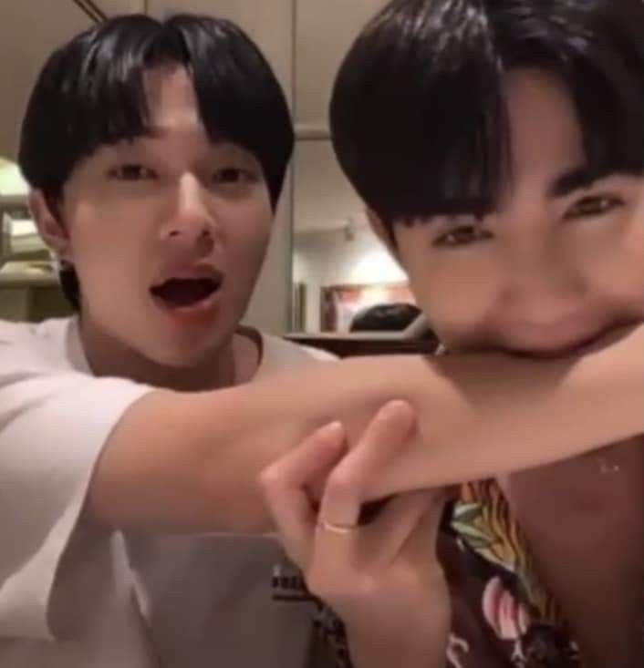 tinycloud18's tweet photo. อันนี้พ่อพาซิ่ง แม่รสแซ่บ 🤤🚘

/ พอได้มั้ยหลานน ตั้งแต่ไข่เจ๋งยังไม่ปฏิสนธินู่น

#พ่อไก่ซิ่งแม่วิ้งก์แซ่บ | #ZeeNuNew https://t.co/yA2Oz2IDOO