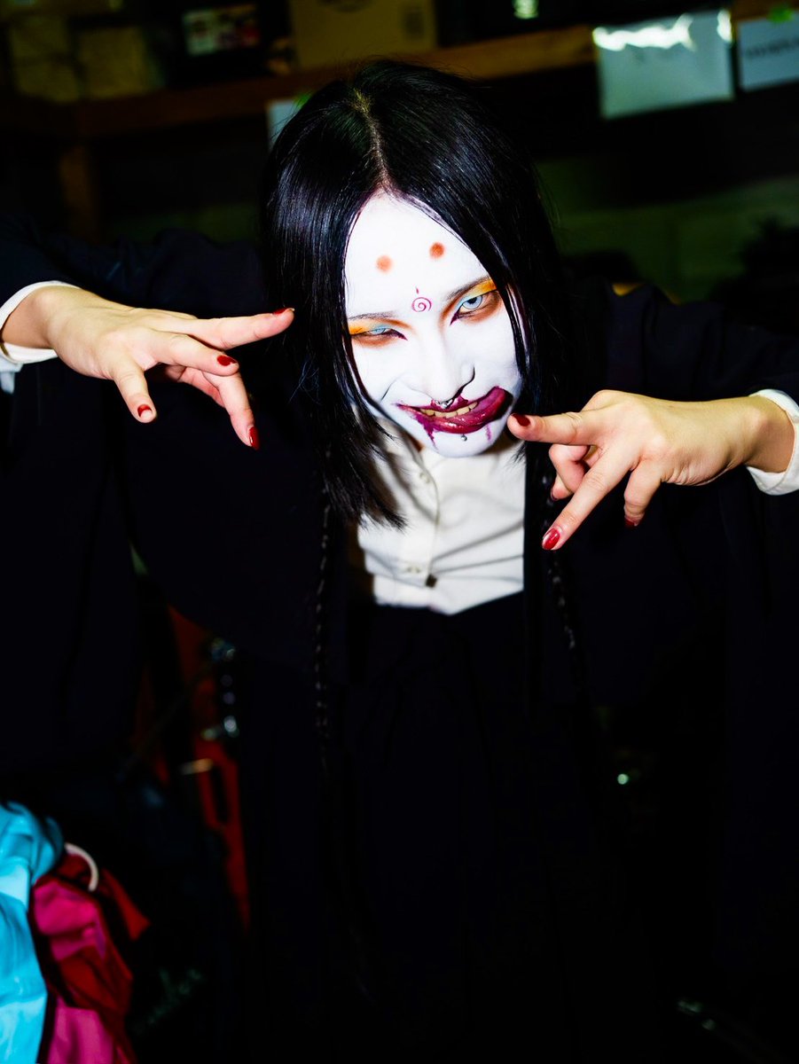 rurunone_yamon's tweet photo. 心斎橋somaありがとうございました。
いい空気感で楽しめました。まだまだルルノネを知らない人がいるんやなとわくわく。しっかり届けたいなあと思ってたらあっという間に終わってしもうた。大阪ええのう。

そしてまた会いたい人に沢山会えて贅沢をしてしまつた。楽屋たのじい。もっと頑張るよん https://t.co/HkTTCmlYIw