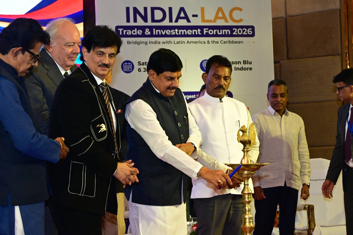 globalIndiagibf's tweet photo. Hon'ble Chief Minister of Madhya Pradesh, 𝐃𝐫. 𝐌𝐨𝐡𝐚𝐧 𝐘𝐚𝐝𝐚𝐯, being felicitated by 𝐃𝐫. 𝐉𝐢𝐭𝐞𝐧𝐝𝐫𝐚 𝐉𝐨𝐬𝐡𝐢, Global President of Global India Business Forum (GIBF), and 𝐌𝐬. 𝐃𝐞𝐞𝐩𝐚𝐥𝐢 𝐆𝐚𝐝𝐤𝐚𝐫𝐢, Secretary General of GIBF, during the India-LAC Trade and Investment Forum held at Radisson Blu Hotel, Indore, Madhya Pradesh, on 6 June 2026.

Organised by Global India Business Forum (GIBF), with the support of MP Industrial Development Corporation (MPIDC), the forum brought together representatives from 15+ Latin American and Caribbean countries along with 300+ business leaders, MSMEs, entrepreneurs, diplomats, and government representatives.

The event served as a dynamic platform for fostering international trade, investment opportunities, strategic partnerships, and economic cooperation between India and the Latin American & Caribbean region.

#IndiaLACForum #GIBF #MadhyaPradesh #DrMohanYadav #InternationalTrade #TradeAndInvestment #GlobalBusiness #BusinessNetworking #MSME #LatinAmerica #Caribbean #MPIDC #Indore

@MPIDC @DrMohanYadav51 @suresh_cha42528 @DrJitendraJosh2 @gadkari75