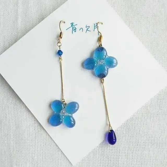 花の転生」 紫陽花の花の向きを変えると、 蝶にも見えるなぁ～という