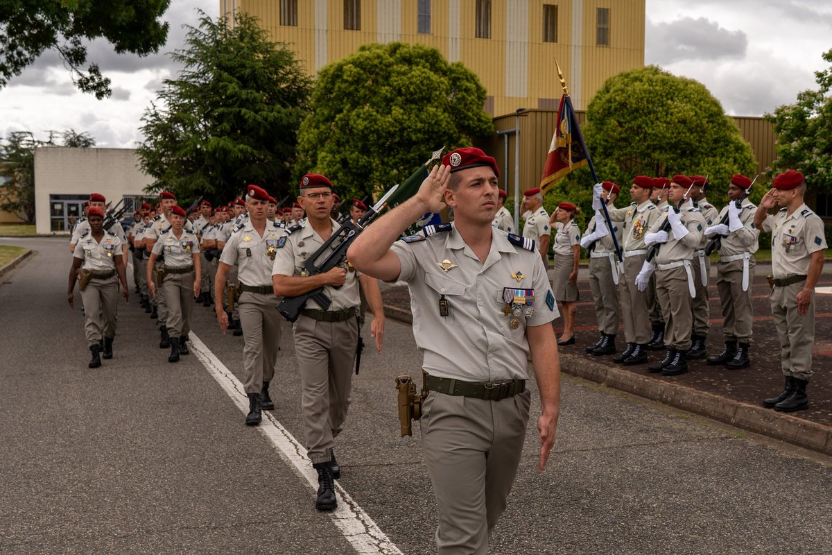 1er_RTP's tweet photo. Passation de commandement de l’ECL⚫️

Le capitaine Sébastien a transmis le commandement au capitaine Tancrède, après 2 années d’engagement au service du régiment, notamment lors de l’exercice ORION 2 !

Une cérémonie marquée par la transmission du fanion et des responsabilités🏴 https://t.co/QaIBBgSdP7