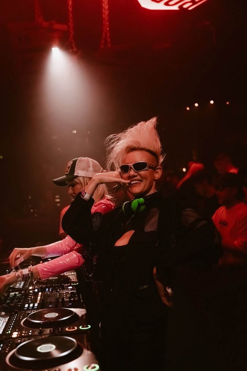 nervomusic's tweet photo. Call me when you’re feelin the feelz on this #mimcrushmonday 📞📲🤭🤭❤️❤️🔥🔥 https://t.co/1horZHWLyL