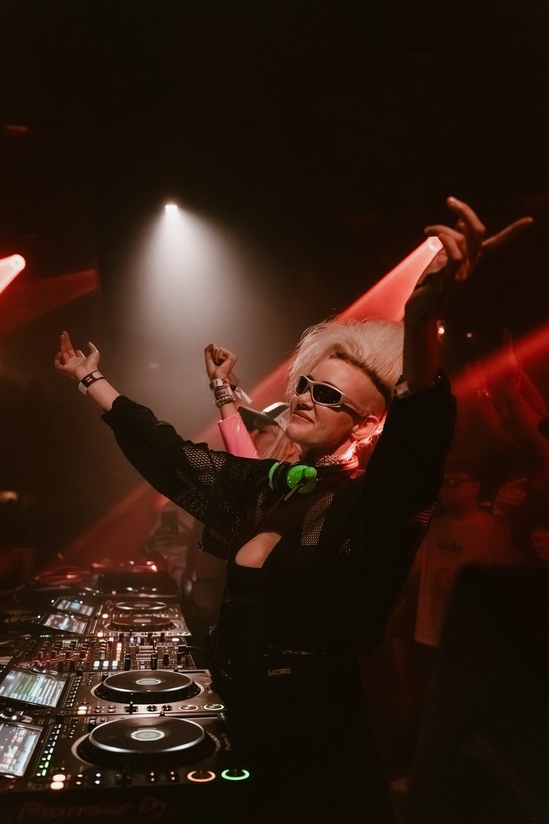 nervomusic's tweet photo. Call me when you’re feelin the feelz on this #mimcrushmonday 📞📲🤭🤭❤️❤️🔥🔥 https://t.co/1horZHWLyL