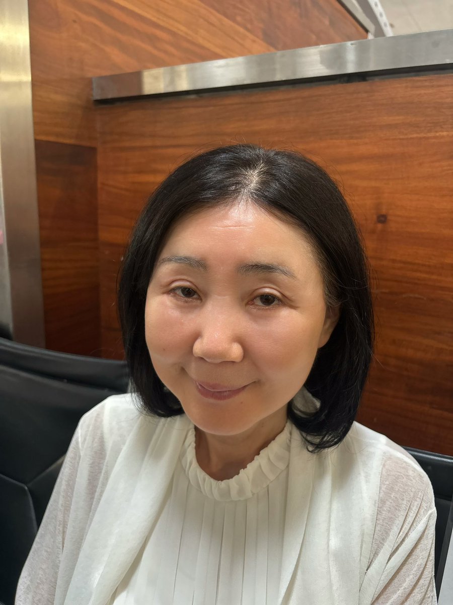 5agohen's tweet photo. リーフ美容外科@Liffpsjp さんで、母が切開リフト、額リフト、脂肪吸引・注入、ペリカン手術を受けました☺️
約2ヶ月経ちだいぶ馴染んできました✨　
部分的にまだ硬い部分や、感覚のない部分もあります。
これからもっと柔らかくなり、感覚も完全に戻るのが楽しみです👏🏻 https://t.co/tBWQyulrYw