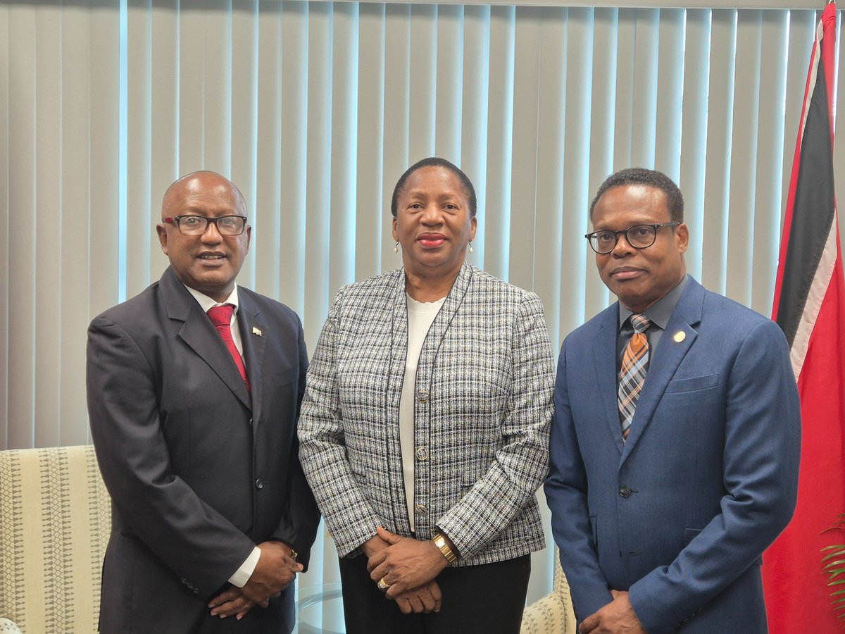embacubatt's tweet photo. El embajador cubano @GustavoDVelizO sostuvo un encuentro con la Honorable Pennelope Beckles, Líder de la Oposición (PNM) y el Senador Dr. @AmeryABrowne. Ambos expresaron su solidaridad hacia el pueblo cubano por la difícil situación que atraviesa actualmente. 

#CubaNoEstáSola https://t.co/kiTxNE0jEj