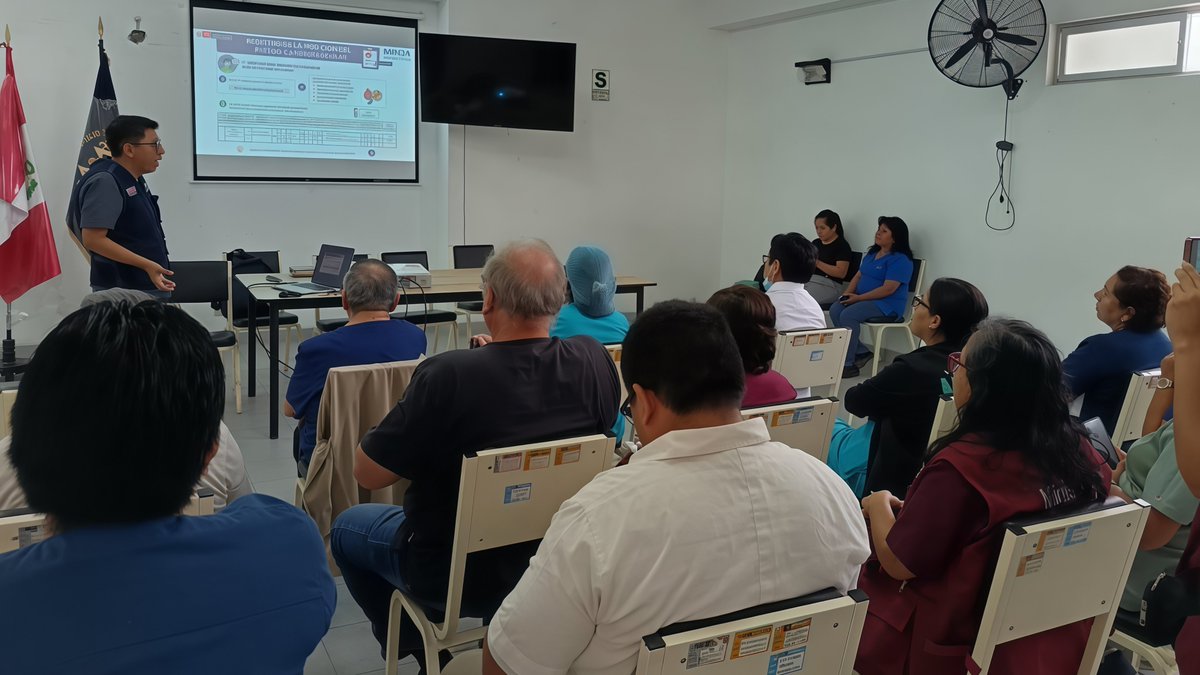 DIRISLimaSur's tweet photo. Fortalecemos las competencias de médicos, enfermeras y profesionales de laboratorio de nuestros establecimientos de salud mediante talleres especializados en el marco de la Iniciativa HEARTS.
Esta estrategia, promovida por la OMS y la OPS, contribuye a mejorar la atención integral de personas con hipertensión arterial, diabetes mellitus y enfermedad renal crónica, fortaleciendo servicios de salud más oportunos, eficientes y centrados en las necesidades de nuestra población.
#DirisLimaSur #HEARTS #SaludParaTodos #PrimerNivelDeAtención #PrevenciónYControl #CuidadoIntegral #LimaSur