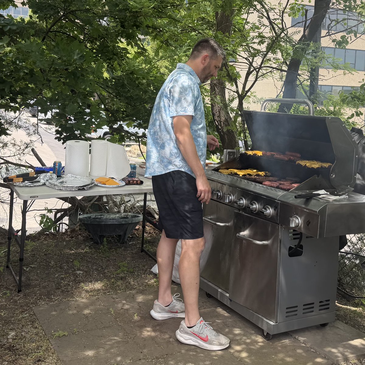 sincere_corp's tweet photo. Last week the Sincere team gathered at HQ to kick off cookout season. We enjoyed a delicious feast of cheeseburgers, hotdogs, and veggie burgers. Huge thanks to Gibbs, who grilled for everyone! https://t.co/e0NT0GtqKs