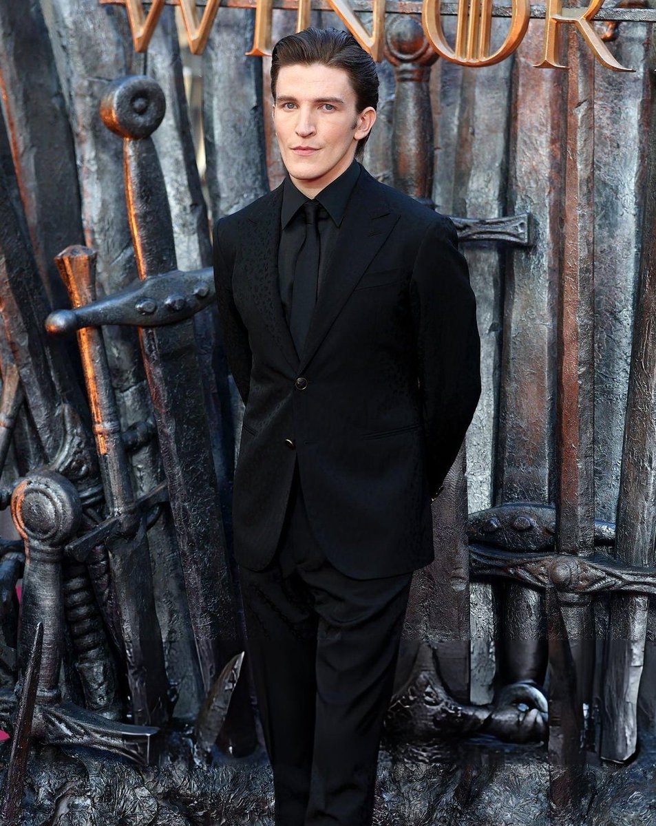 thinkerewan's tweet photo. ewan mitchell at the ‘house of the dragon’ s3 premiere https://t.co/Fgw9C2GcaG