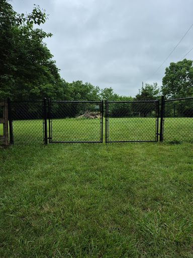 GuierFenceCo's tweet photo. Secure your property and let the natural beauty of your landscape shine. A black vinyl coated chain link fence provides a sleek look that blends into the background while standing up to the summer weather with ease.

#GuierFence #KC #FencingNeeds #ChainLinkFence https://t.co/HrTUS551qV