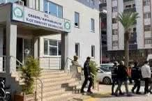 TOPRAK_2_'s tweet photo. Ülkedeki yoğun gündemden, Koç Holding’e yönelik haberlerden dolayı bu rezalet gündem olmadı. Dikkatle okuyun:
Mersin Erdemli Narkotik Bürosu'nda görevli polislerin, yakaladıkları uyuşturucuyu torbacılara satarak uyuşturucu ticareti yaptığı ve suç örgütleri ile ortak çalıştıkları ortaya çıkıyor!
Bunun üzerine teknik ve fiziki takip yapılıyor. Olay doğrulanıyor. 1’i komiser, 2 polis tutuklanıyor. 7 polis de açığa alınıyor. Narkotik şube tamamen dağıtılıyor. (Yeniçağ)
Yani uyuşturucuyla mücadele etmesi gereken polis, torbacılarla ortak çalışıyor. Böyle rezalet gördünüz mü?
Avukat Cemil Çiçek