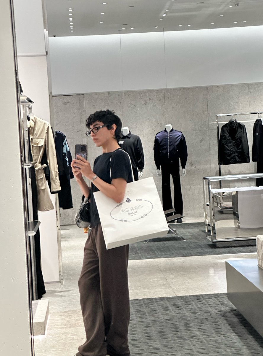 x2bamb's tweet photo. bamb shopping @ givenchy via snap https://t.co/cnmtYIl1BZ