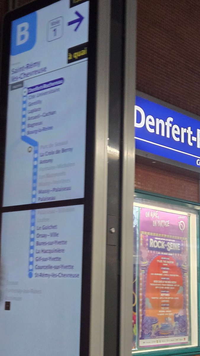 herbxtterfly's tweet photo. @RERB Je suis deja à PALAISEAU. 
Le problème est de devoir attendre 20 MIN sous la pluie pour qu'un RER daigne s'arrêter 2 GARES après PALAISEAU, sachant que la MISSION D'AVANT TRAVERSE LITTÉRALEMENT MA GARE ??? https://t.co/1WYCjSVtFX