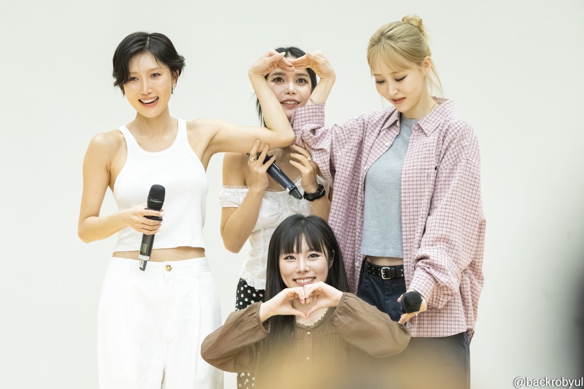 backrobyul's tweet photo. 260606 마마무 음악중심 미니팬미팅

#마마무 #MAMAMOO #솔라 #문별 #휘인 #화사 #Solar #Moonbyul #Wheein #Hwasa https://t.co/mS7HuCLALe