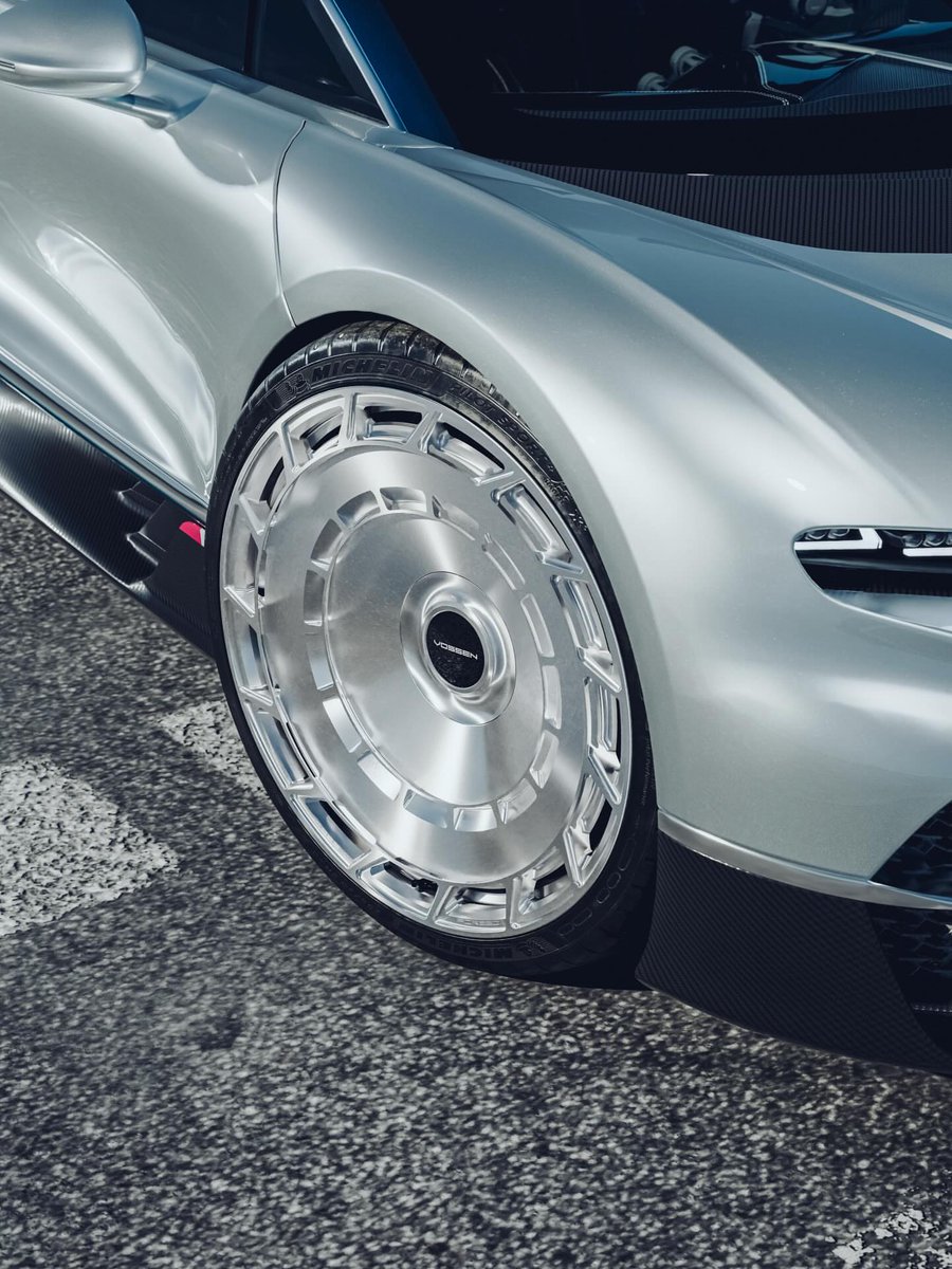 Davidujrd's tweet photo. 💸 IF YOU KNOW, YOU KNOW 💸

No badges. No noise. Just presence.

A. 🥃 Whiskey in the back, privacy glass up
B. 🐕 Dog in passenger seat, windows down
C. 🏡 Valet parks it at the 5-star hotel
D. 🚫 Too quiet, need a loud exhaust

Range Rover owners don't argue. They nod. Facts? https://t.co/KFGsiHAvpG