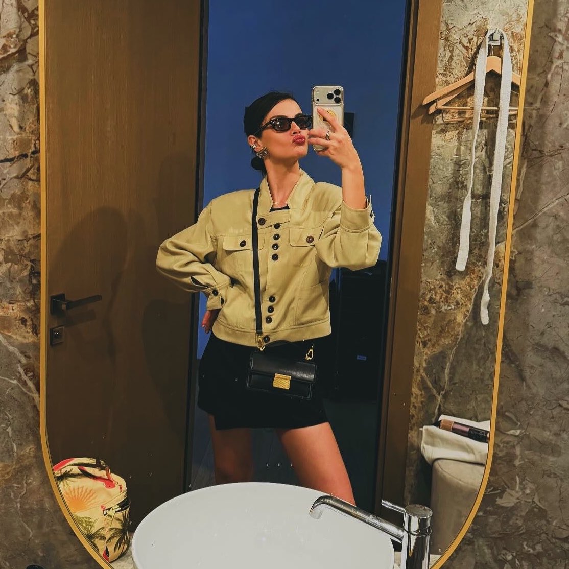 DisasterQueenEs's tweet photo. sünsal ve yaz güzelliğini de gördüysek..
evet yaz gelmiş💘🧿 https://t.co/65TEEoCmvq