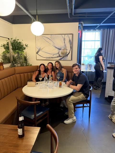 PSP_Sports's tweet photo. Conshy Happy Hour @thedaisytavern 🍹🍔
#pspsports #psplife https://t.co/lS2EyY6Uza