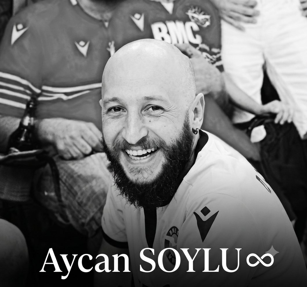 BoysOfBlueHell's tweet photo. Başımız Sağolsun!

Tribünümüzün emektar isimlerinden Aycan Soylu vefat etmiştir. 

Başta ailesi olmak üzere, sevenlerinin ve tüm camiamızın başı sağ olsun. https://t.co/DsedSmemSE