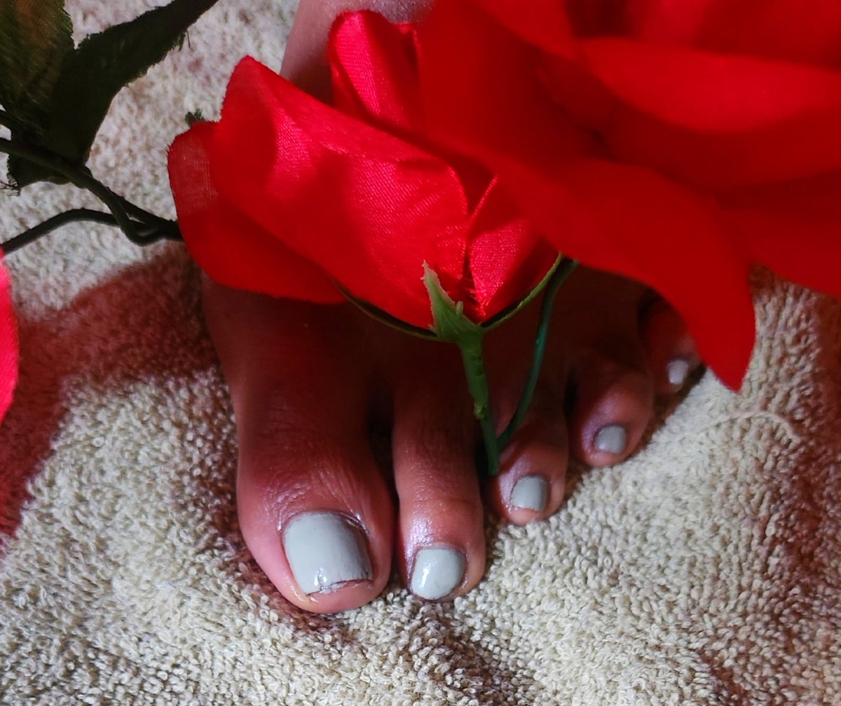 villianofglam's tweet photo. Happy Monday Babes 🥀
.
#feetfetısh 
#feetfetısh 
#feet 
#size10
#sizekink https://t.co/wNVrCLzvK7
