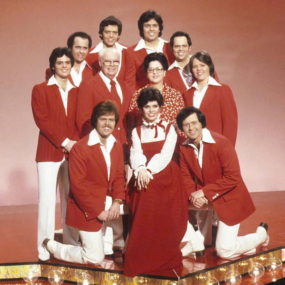 donnyosmond's tweet photo. Happy National Best Friends Day to my built-in Best Friends for life…whether it was singing together on stage, causing mischief together at home, or simply just spending time together as a family, my siblings were–and will always be–my best friends forever! 💜🥰 https://t.co/MZSvPl7yxQ