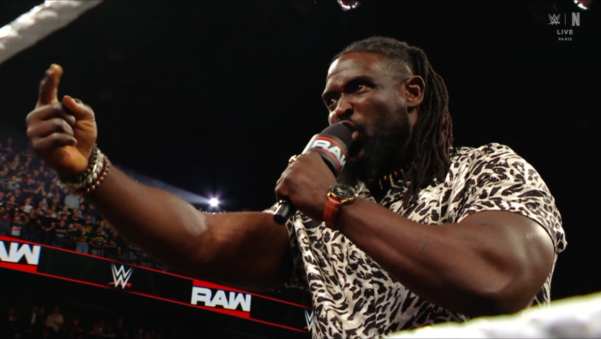 WrestleFeatures's tweet photo. CROWN. HIM. https://t.co/4RMjYmrPNX
